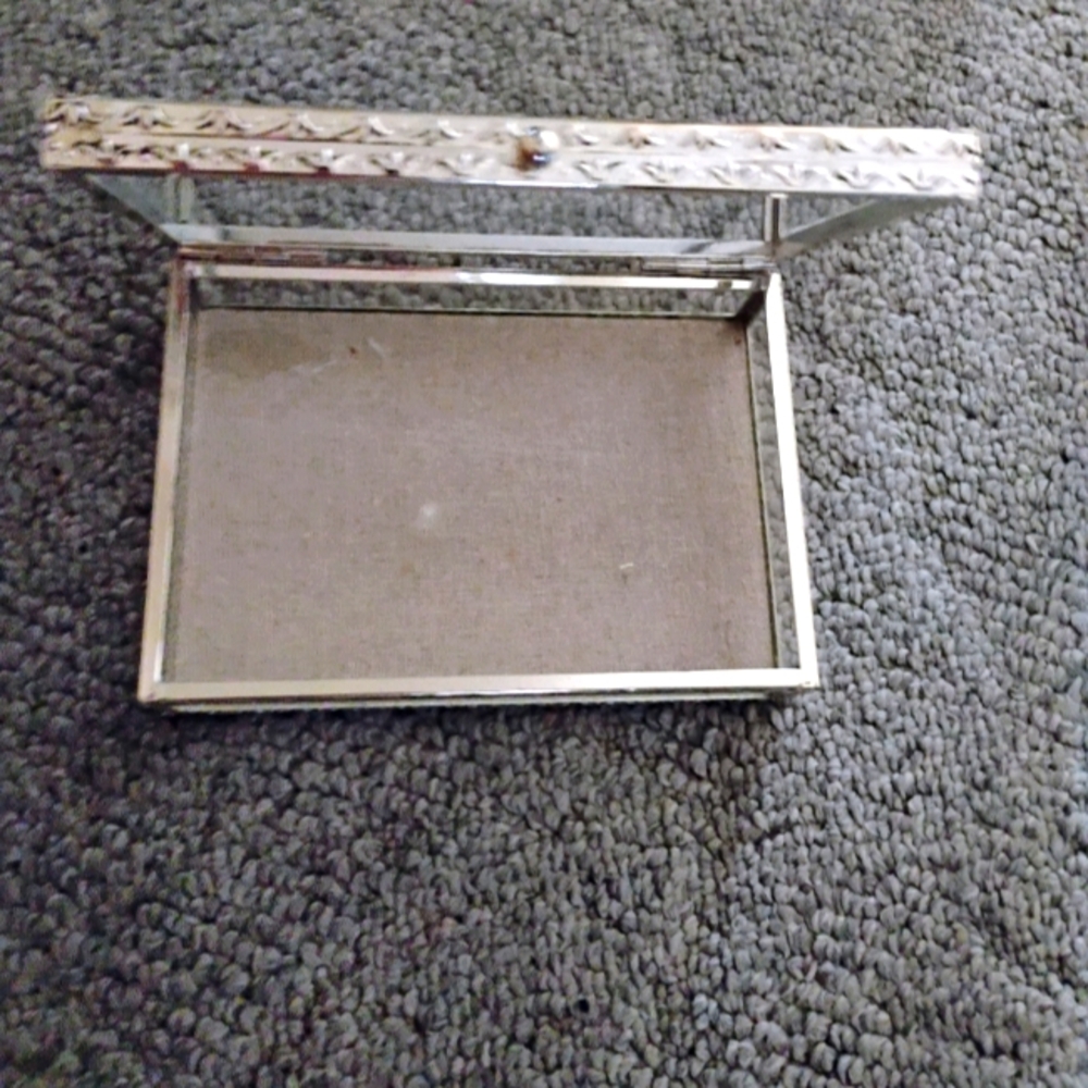 Glass jewelry box